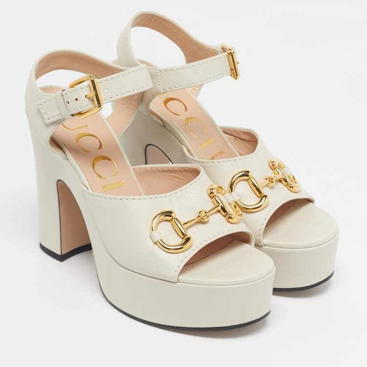 مملوكة مسبقًا Gucci Off White Leather Horsebit Platform Block Heel Ankle Strap Sandals Size 39.5