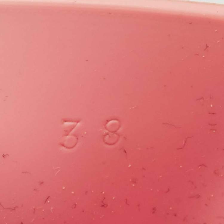 مملوكة مسبقًا Gucci Pink Rubber Embossed Logo Block Heel Slide Sandals Size 38