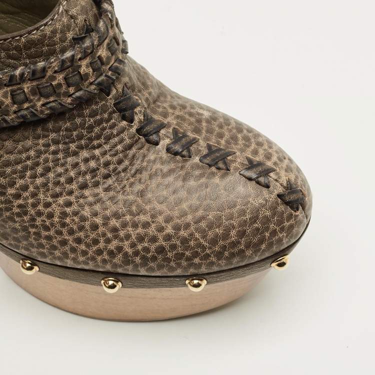 Pre Owned Gucci Olive Green Leather Janis Studded Clogs Size 38