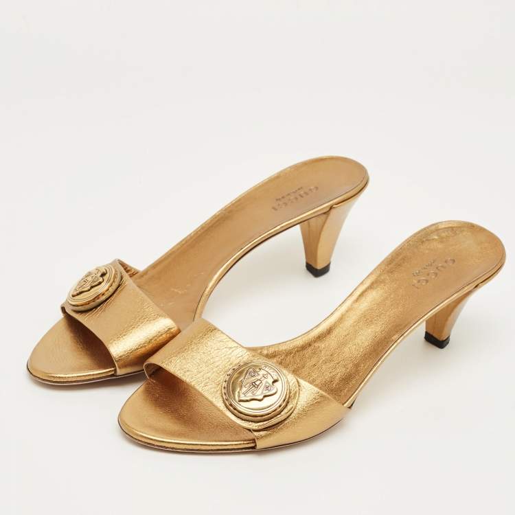 Pre Owned Gucci Gold Leather Logo Embellish Slide Sandals Size 36