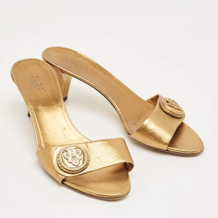 Pre Owned Gucci Gold Leather Logo Embellish Slide Sandals Size 36