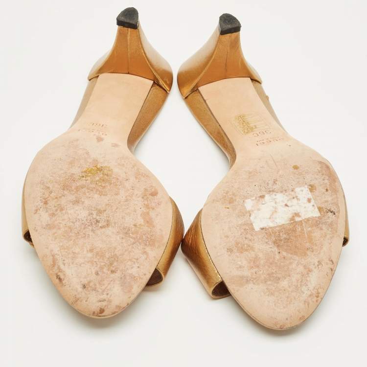 Pre Owned Gucci Gold Leather Logo Embellish Slide Sandals Size 36