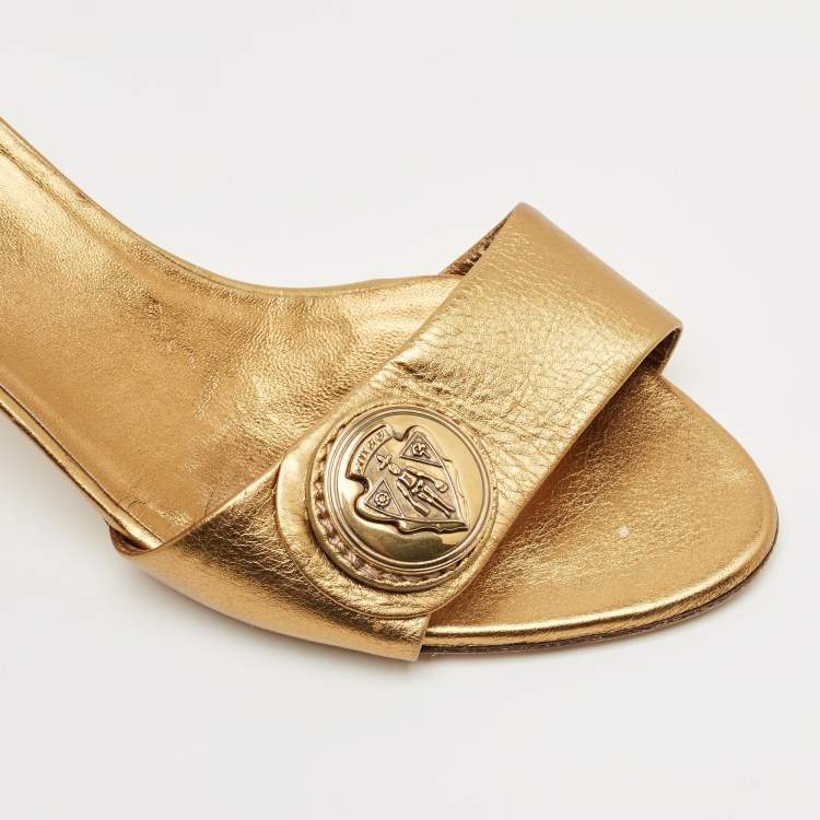 Pre Owned Gucci Gold Leather Logo Embellish Slide Sandals Size 36