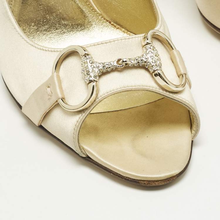مملوكة مسبقًا Gucci Beige Satin Horsebit Peep Toe Pumps Size 39
