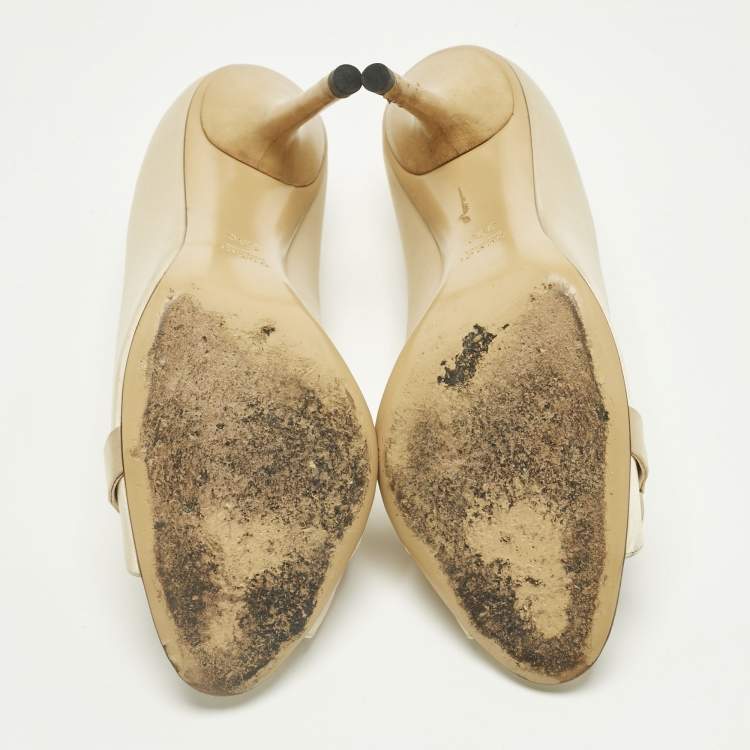 مملوكة مسبقًا Gucci Beige Satin Horsebit Peep Toe Pumps Size 39