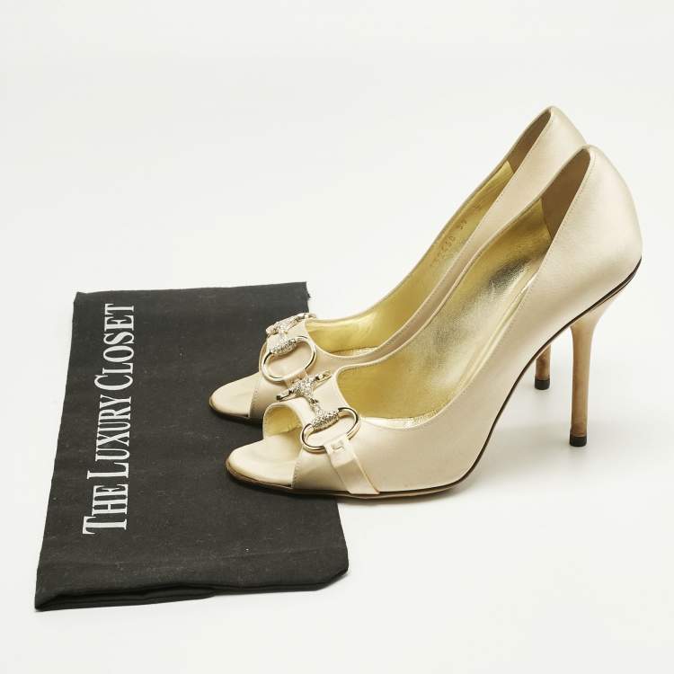 مملوكة مسبقًا Gucci Beige Satin Horsebit Peep Toe Pumps Size 39