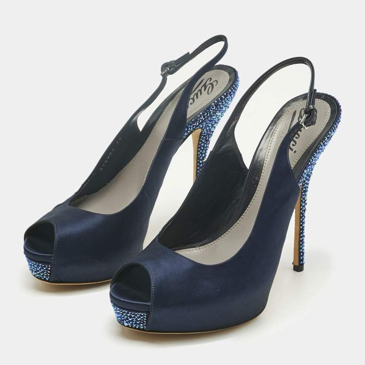 مملوكة مسبقًا Gucci Navy Blue Satin Peep Toe Slingback Pumps Size 40