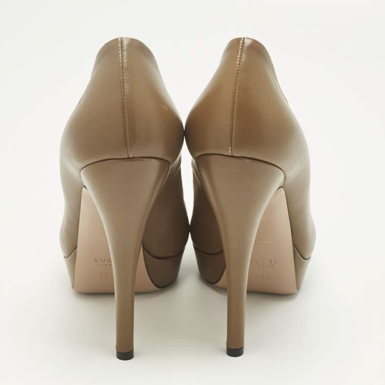 Pre Owned Gucci Brown Leather Round Toe Platform Pumps Size 38.5