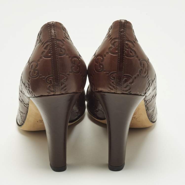 Pre Owned Gucci Brown GG Leather Interlocking Logo Round Toe Pumps Size 39.5