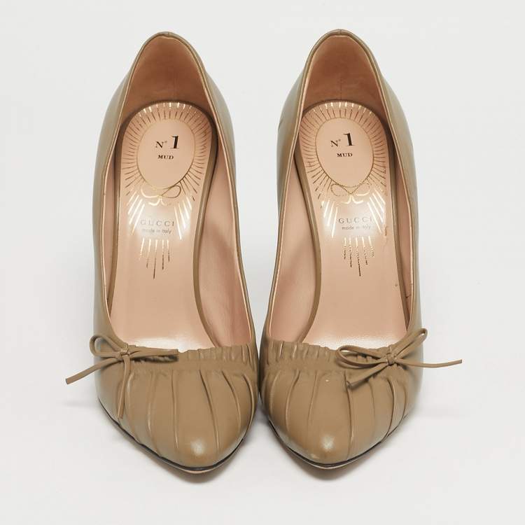 Pre Owned Gucci Green Leather Pointed Toe Pumps Size 39