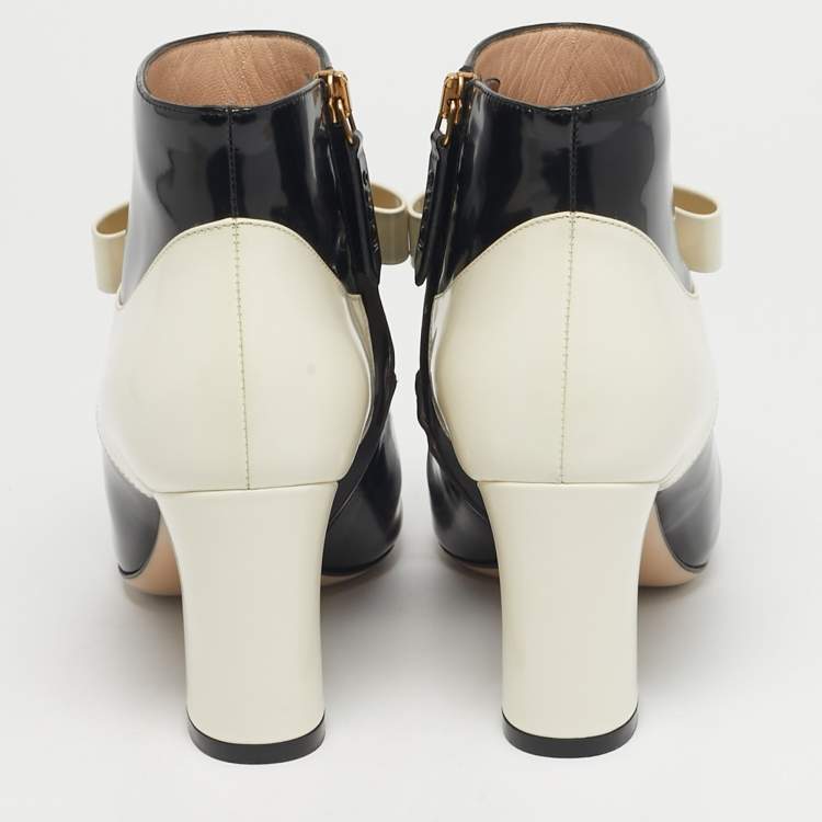 مملوكة مسبقًا Gucci Size 36 Black/White Patent Leather Bow Ankle Length Boots