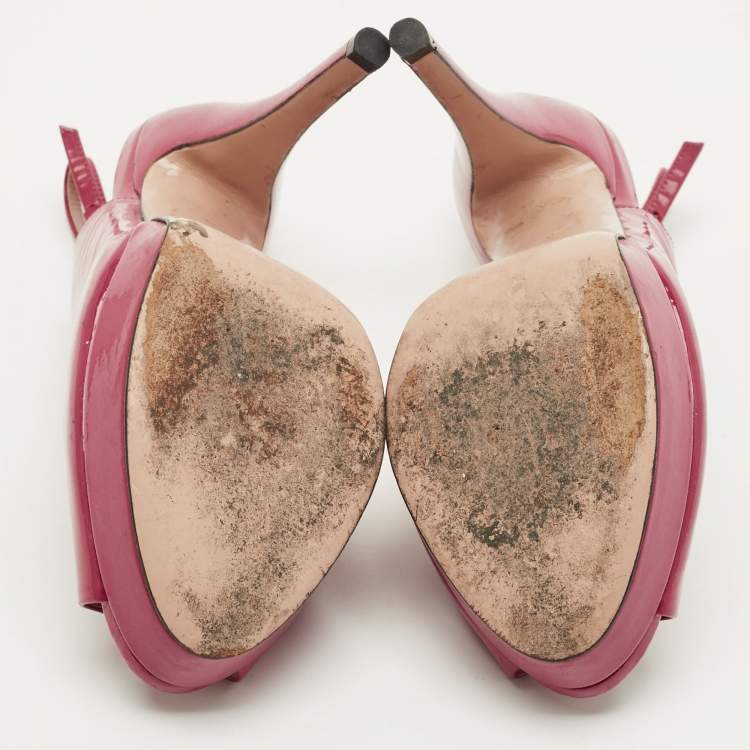 Pre Owned حذاء كعب عالي غوتشي أزرق لامع مفتوح من الأمام بحزام خلفي مقاس 40.5