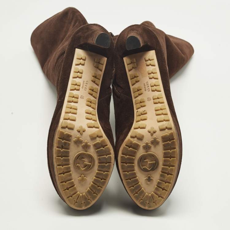 مملوكة مسبقًا حذاء بوت غووتشي "أنوك" شامواه بني بطول الركبة مقاس 40