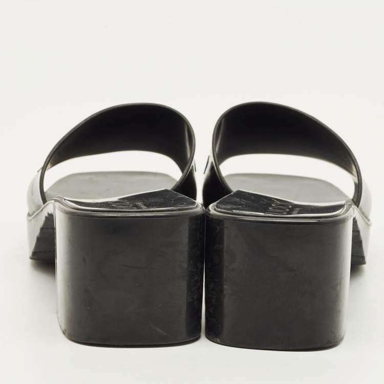 Pre Owned Gucci GG Logo Size 39 Black Rubber Slide Sandals