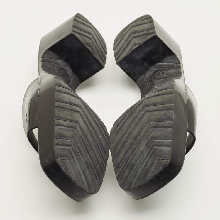 Pre Owned Gucci GG Logo Size 39 Black Rubber Slide Sandals