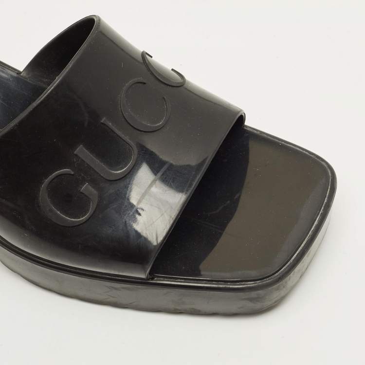 Pre Owned Gucci GG Logo Size 39 Black Rubber Slide Sandals