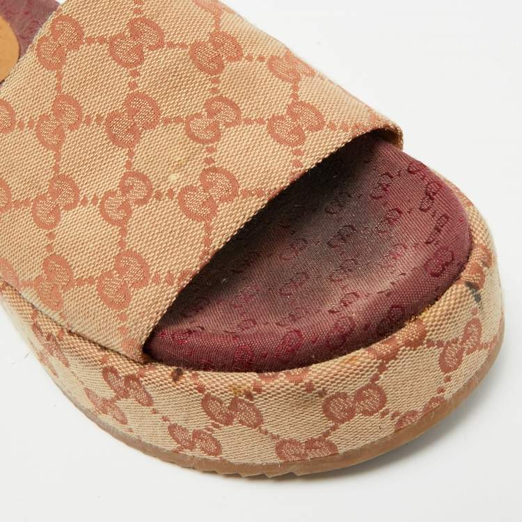 Pre Owned Gucci GG Size 39 Burgundy/Beige Canvas Platform Slide Sandals