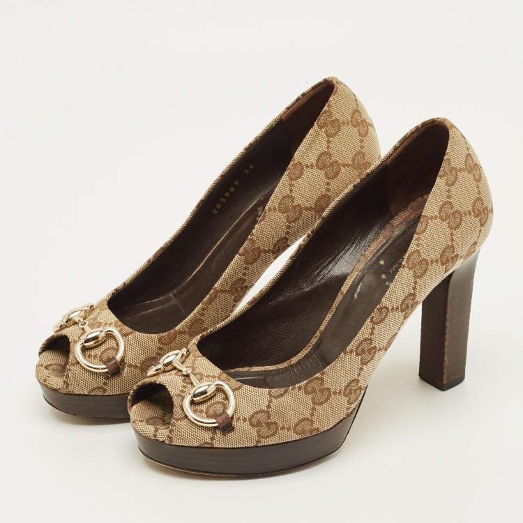 مملوكة مسبقًا حذاء كعب عالي غوتشي مقدمة مفتوحة هورسبيت قماش GG بيج مقاس 36.5