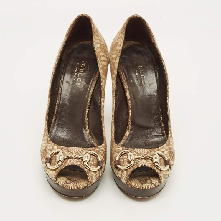 مملوكة مسبقًا حذاء كعب عالي غوتشي مقدمة مفتوحة هورسبيت قماش GG بيج مقاس 36.5