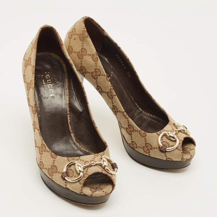 مملوكة مسبقًا حذاء كعب عالي غوتشي مقدمة مفتوحة هورسبيت قماش GG بيج مقاس 36.5