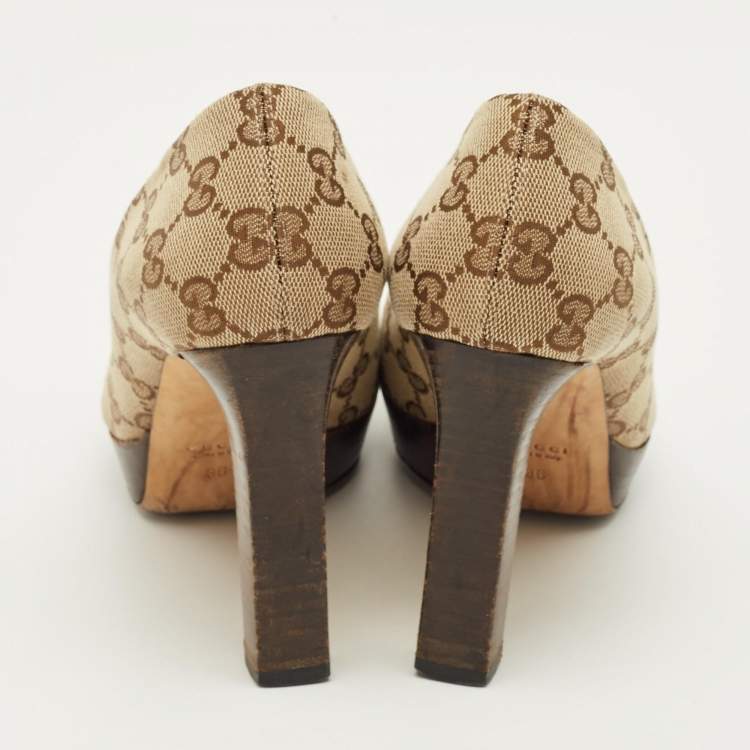 مملوكة مسبقًا حذاء كعب عالي غوتشي مقدمة مفتوحة هورسبيت قماش GG بيج مقاس 36.5