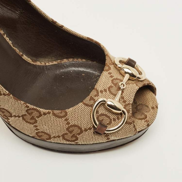 مملوكة مسبقًا حذاء كعب عالي غوتشي مقدمة مفتوحة هورسبيت قماش GG بيج مقاس 36.5