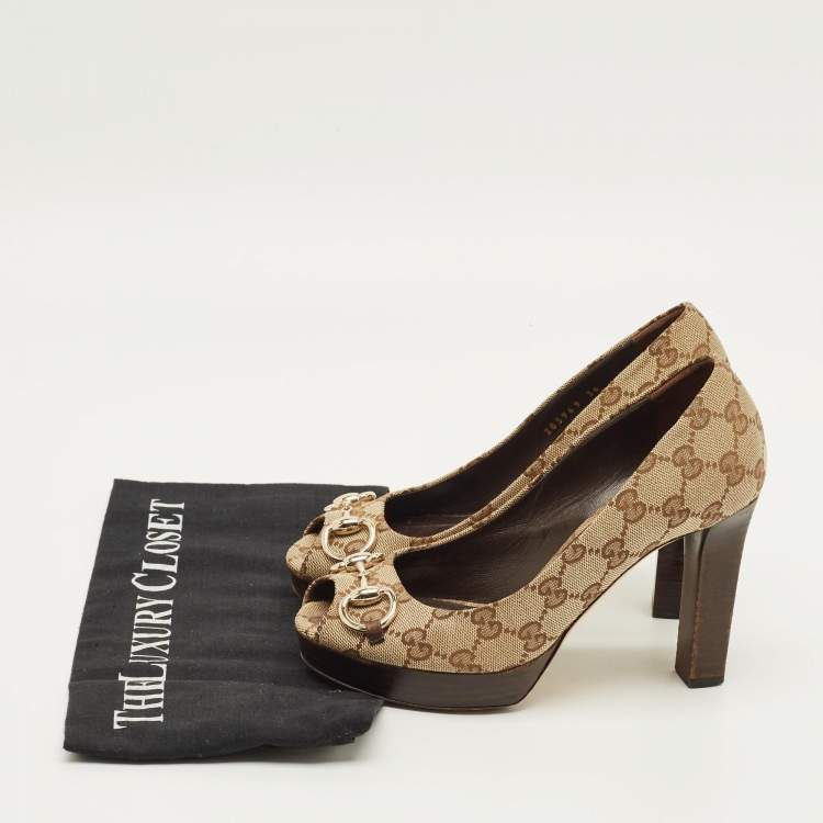 مملوكة مسبقًا حذاء كعب عالي غوتشي مقدمة مفتوحة هورسبيت قماش GG بيج مقاس 36.5