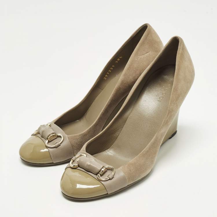 Pre Owned Gucci Horsebit Size 38.5 Grey Patent Leather and Suede Wedge Pumps
