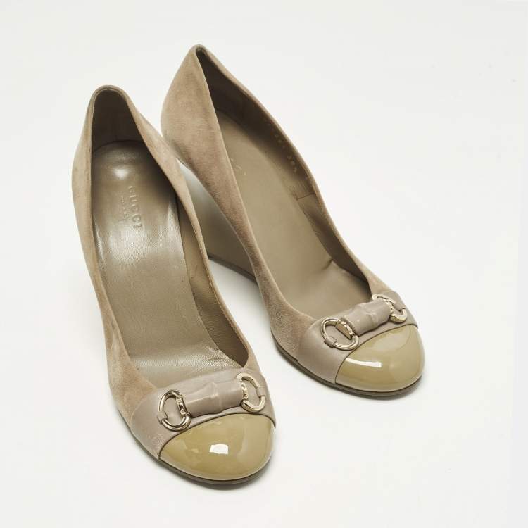Pre Owned Gucci Horsebit Size 38.5 Grey Patent Leather and Suede Wedge Pumps