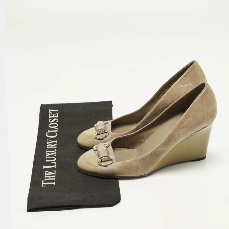 Pre Owned Gucci Horsebit Size 38.5 Grey Patent Leather and Suede Wedge Pumps