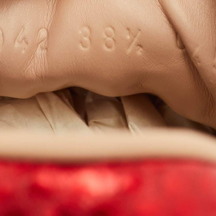 مملوكة مسبقًا Gucci Ace Size 38.5 Black Leather Bee Embroidered Low Top Sneakers