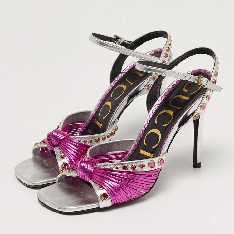 مملوكة مسبقًا Gucci Size 35 Metallic Silver/Pink Leather Knot Ankle Strap Sandals