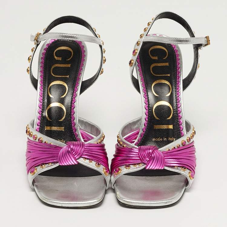 مملوكة مسبقًا Gucci Size 35 Metallic Silver/Pink Leather Knot Ankle Strap Sandals