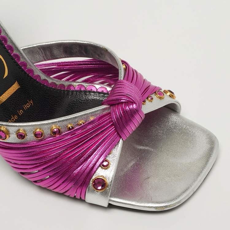 مملوكة مسبقًا Gucci Size 35 Metallic Silver/Pink Leather Knot Ankle Strap Sandals