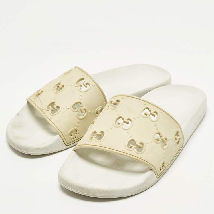 Pre Owned Gucci Size 37 Cream GG Rubber Pool Slides 