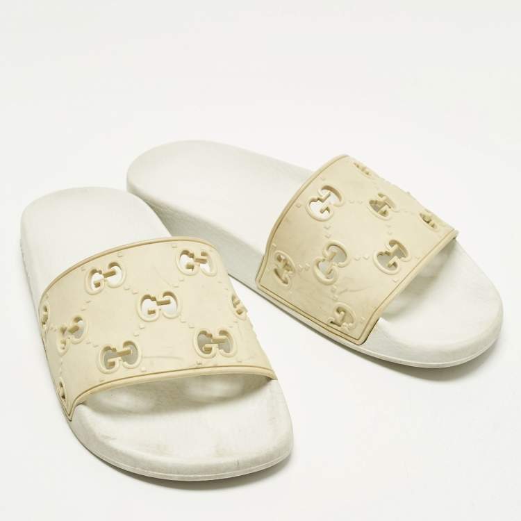 Pre Owned Gucci Size 37 Cream GG Rubber Pool Slides 