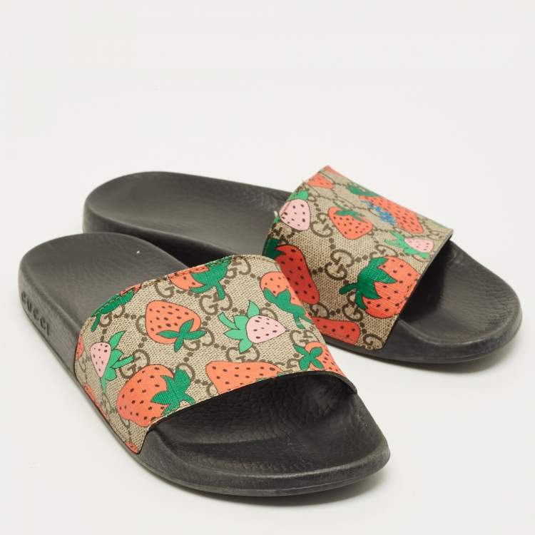 مملوكة مسبقًا Gucci  Size 37 Multicolour GG Strawberry Canvas Flat Slides