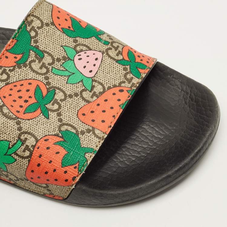 مملوكة مسبقًا Gucci  Size 37 Multicolour GG Strawberry Canvas Flat Slides