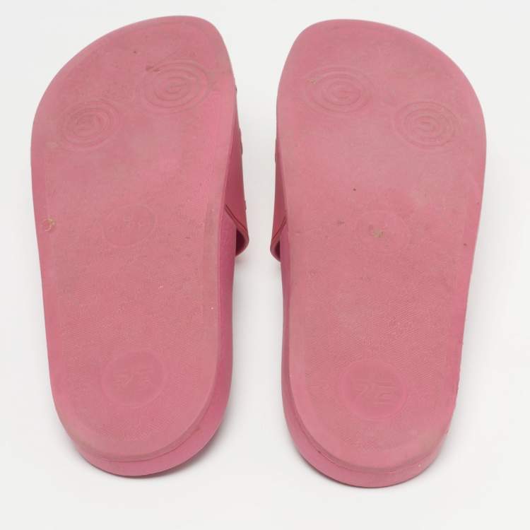 Pre Owned Gucci Size 40 Pink Rubber Logo Pool Slide
