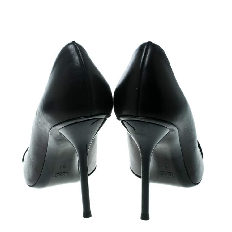 Pre Owned Gucci Black Leather With Metal Plaque Peep Toe Pumps Size 37