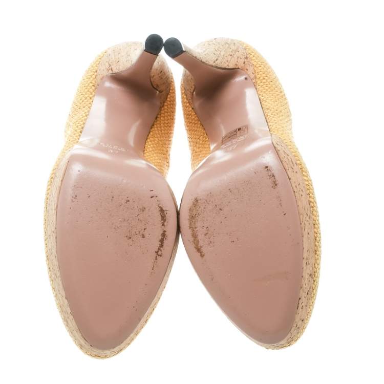 Pre Owned Gucci Yellow Woven Jute Bumblebee Cork Platform Pumps Size 37