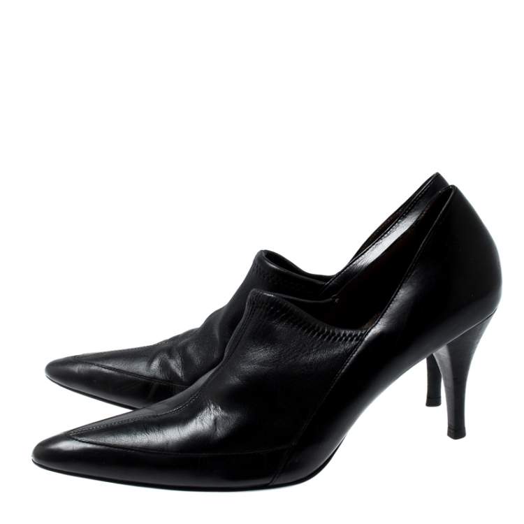 مملوكة مسبقًا Gucci Black Leather Pointed Toe Loafer Pumps Size 38