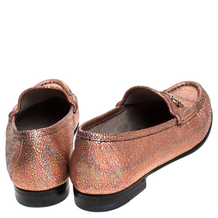 مملوكة مسبقًا Gucci Metallic Bronze Textured Leather Horsebit Slip On Loafers Size 36.5