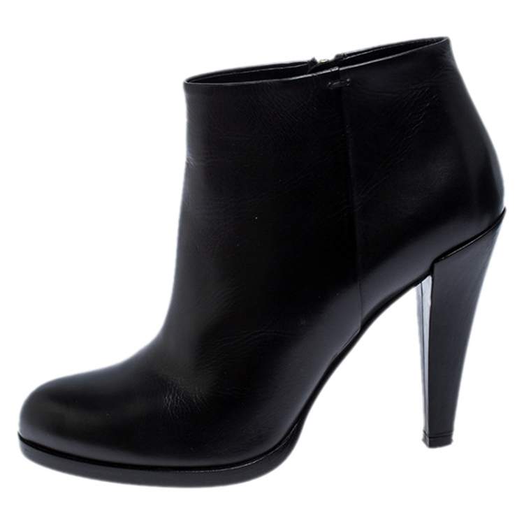 مملوكة مسبقًا Gucci Black Leather Ankle Booties Size 38.5