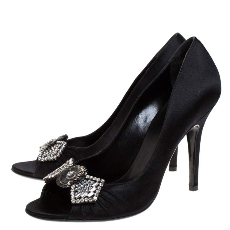Pre Owned Gucci Black Satin Crystal Bow Embellished Peep Toe Pumps Size 39.5