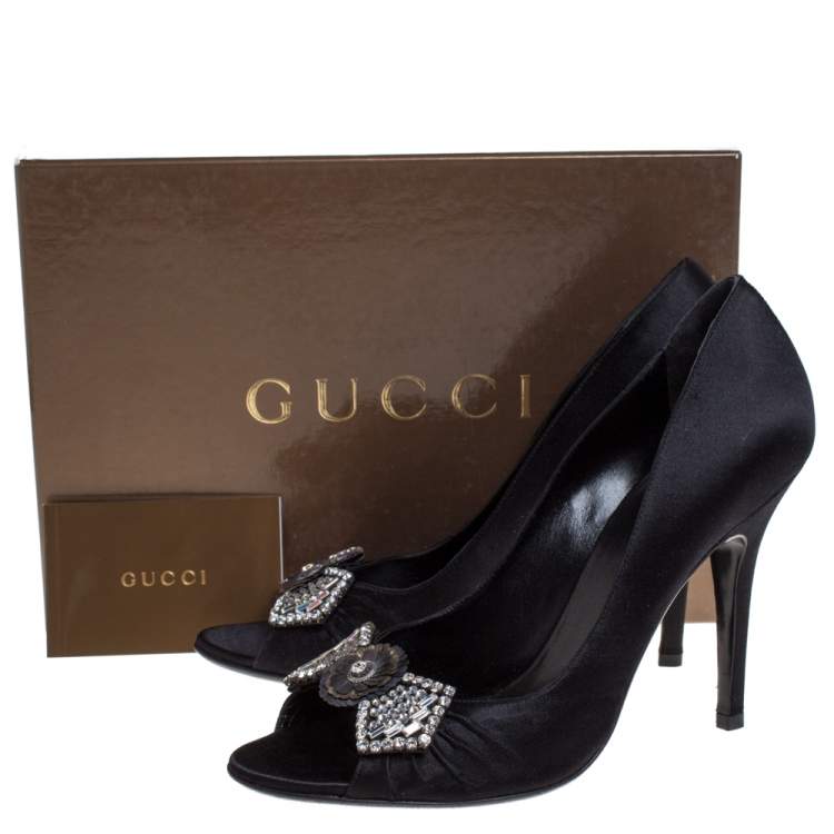 Pre Owned Gucci Black Satin Crystal Bow Embellished Peep Toe Pumps Size 39.5