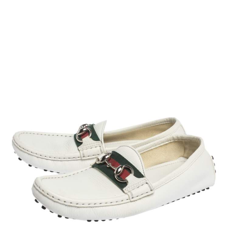 مملوكة مسبقًا Gucci White Leather Horsebit Web Detail Slip On Loafers Size 36