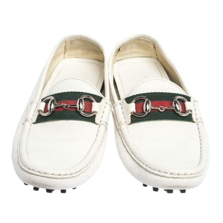 مملوكة مسبقًا Gucci White Leather Horsebit Web Detail Slip On Loafers Size 36
