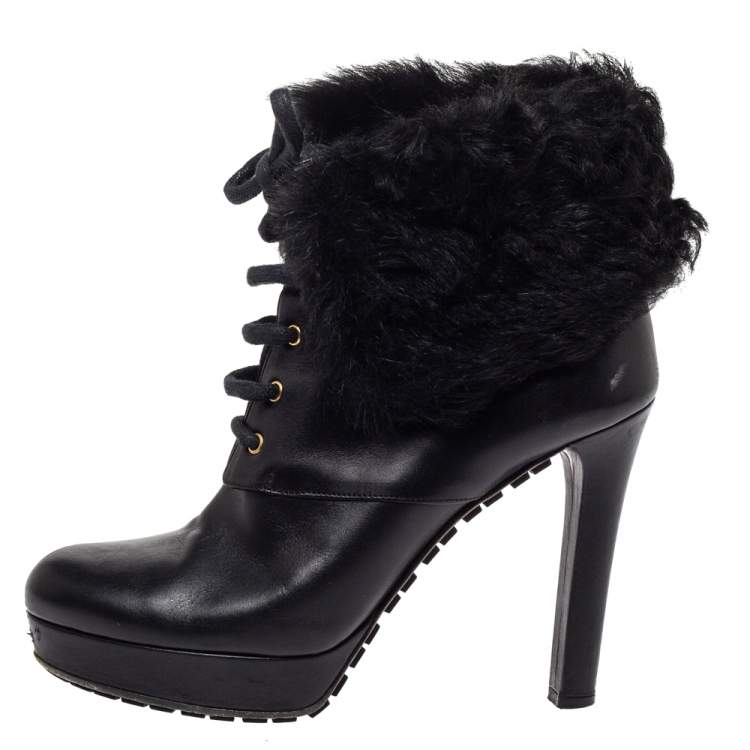 gucci leather ankle boot with belt used