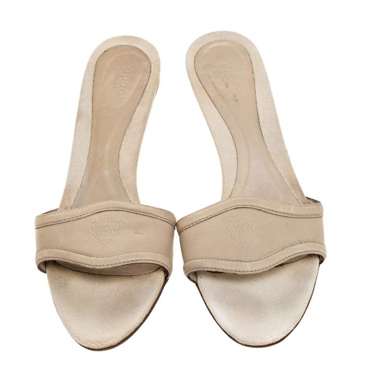 Pre Owned Gucci Ivory Leather Hysteria Embossed Slide Sandals Size 40